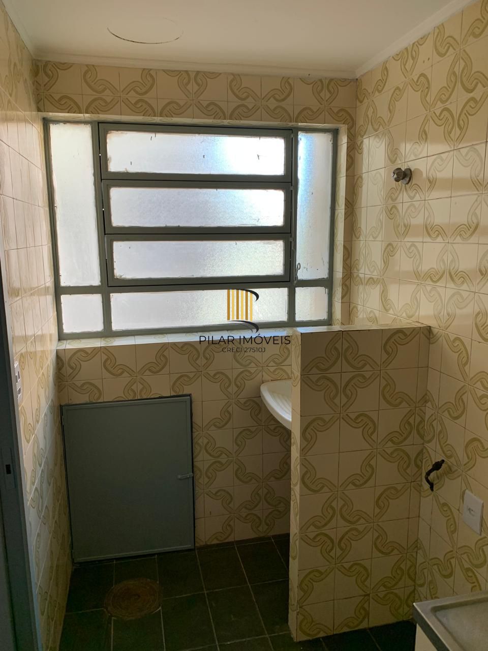 01 dormitório, na João Alfredo, Cidade Baixa, com 36 m2, 01 lance de escada