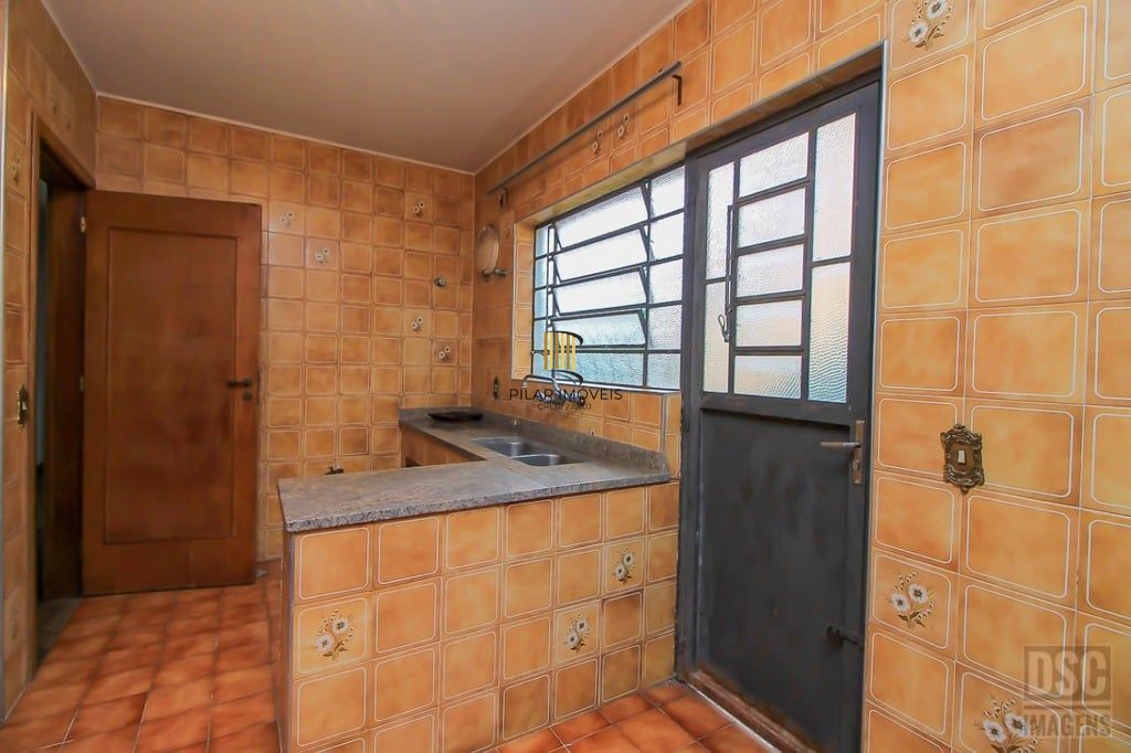 Casa 3 dormitórios no bairro Glória