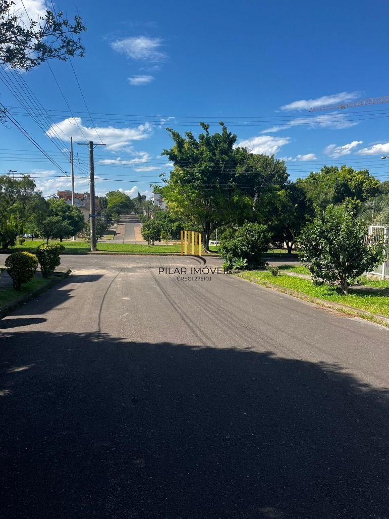 Sobrado 4 dormitórios no bairro Jardim Itu