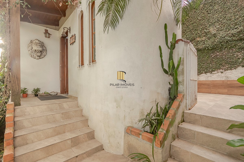 Casa 4 dormitórios no bairro Passo da Areia