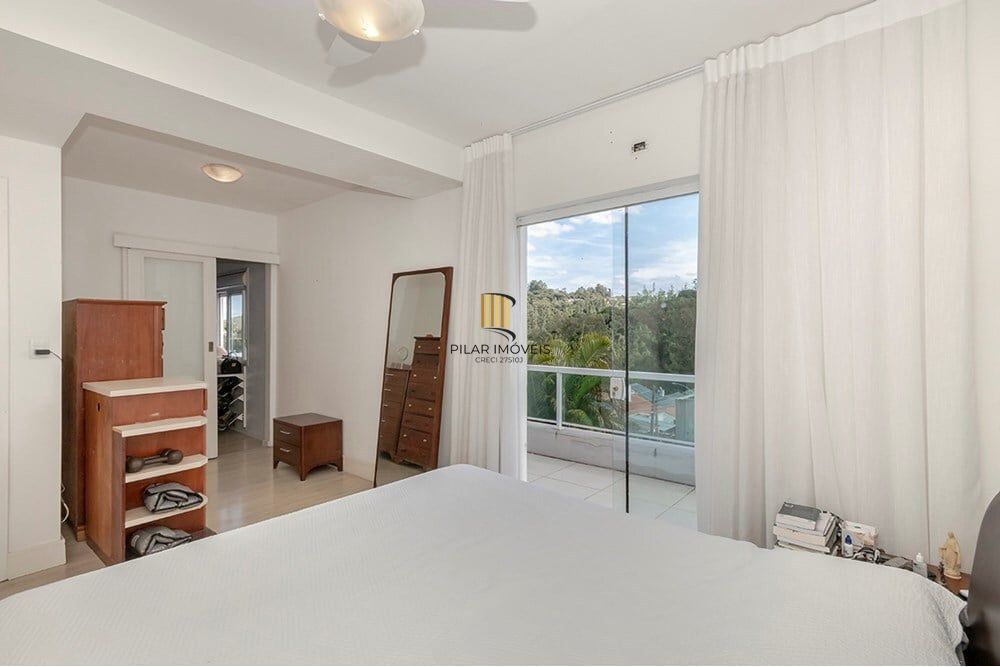 Casa 4 dormitórios no bairro Lomba do Pinheiro