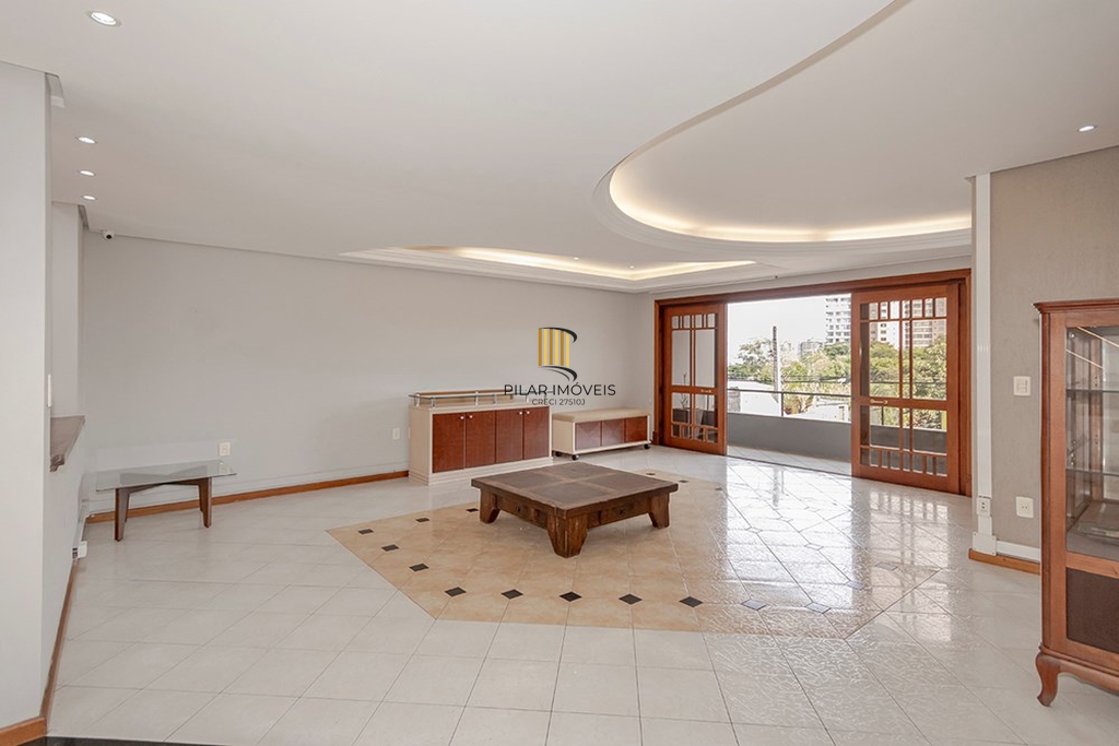 Casa 6 dormitórios no bairro Vila Jardim