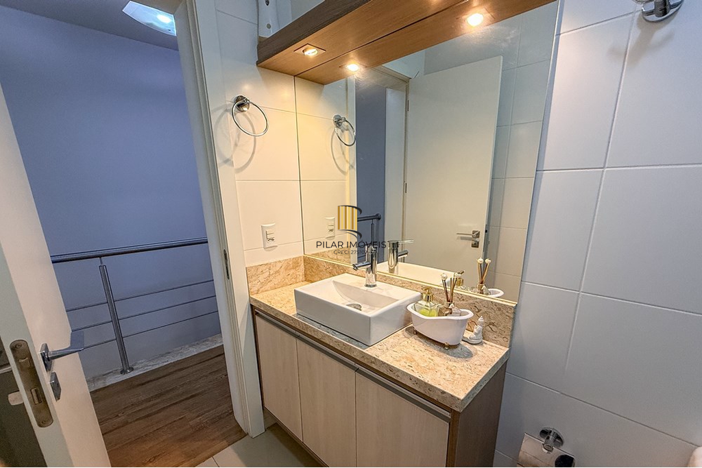 Casa 3 dormitórios no bairro Igara