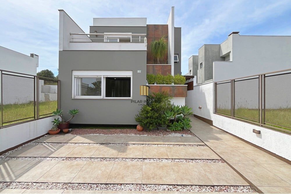 Casa 3 dormitórios no bairro Hípica