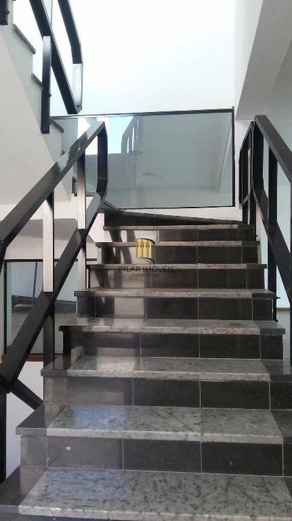 Casa 4 dormitórios no bairro Partenon