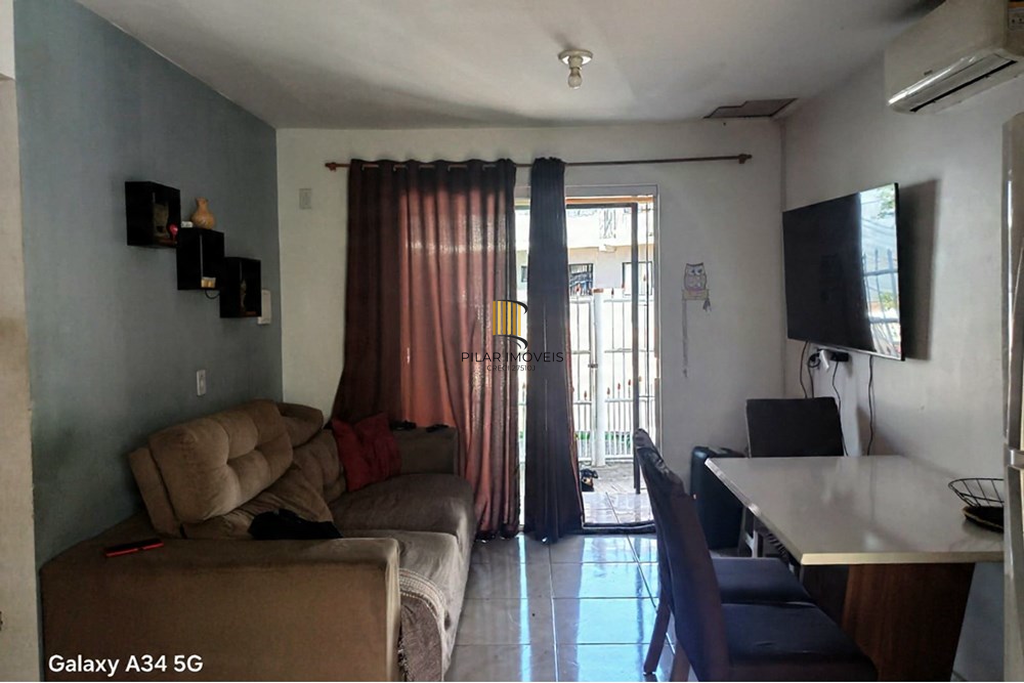 Casa 2 dormitórios no bairro Jardim Algarve