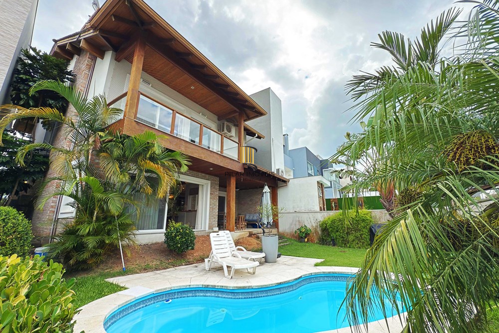 Casa 3 dormitórios no bairro Hípica