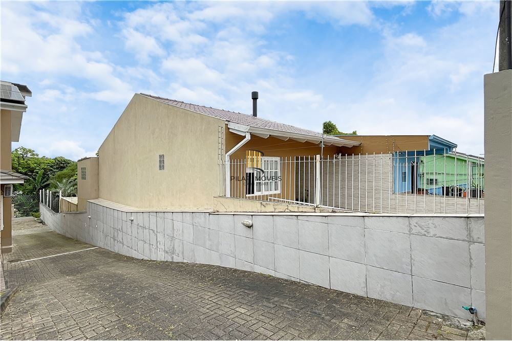 Casa 3 dormitórios no bairro Medianeira