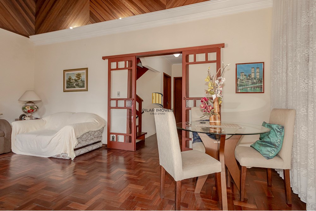 Casa 5 dormitórios no bairro Glória