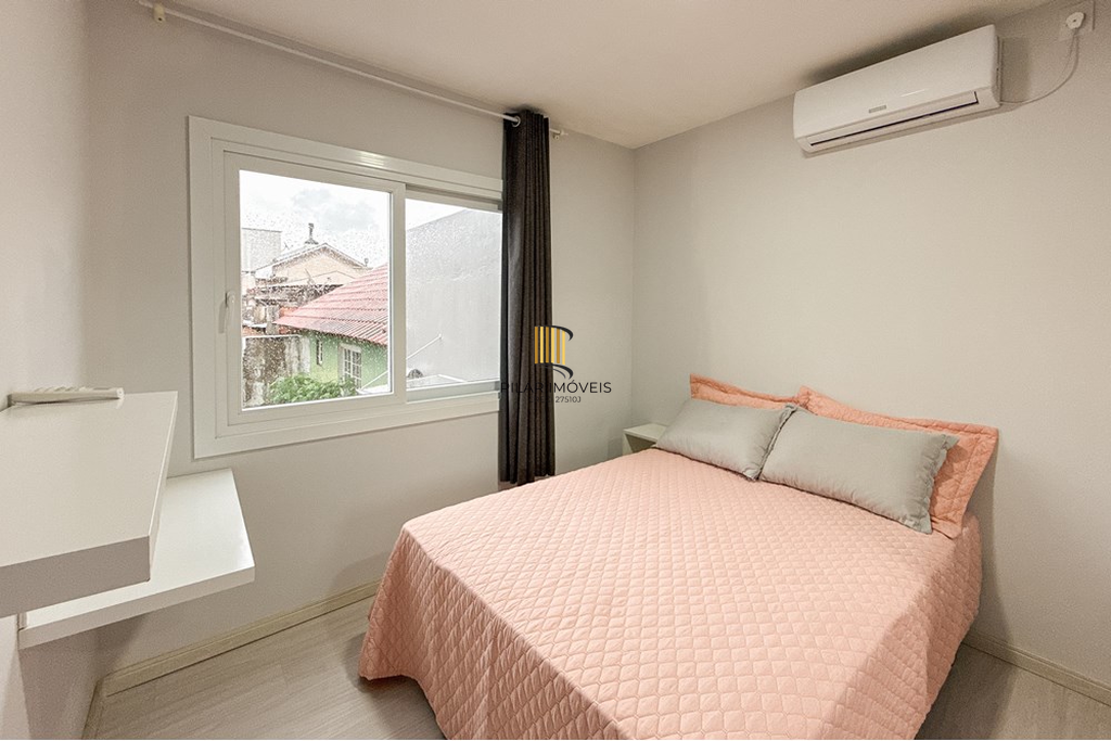 Casa 5 dormitórios no bairro Igara