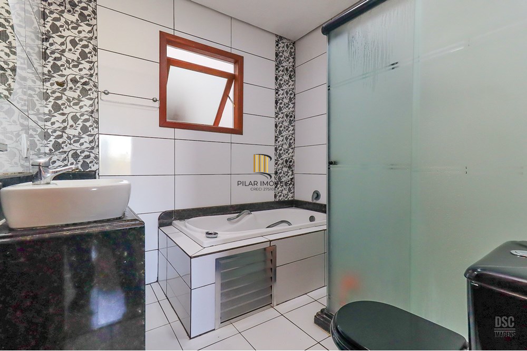 Casa 5 dormitórios no bairro Ipanema
