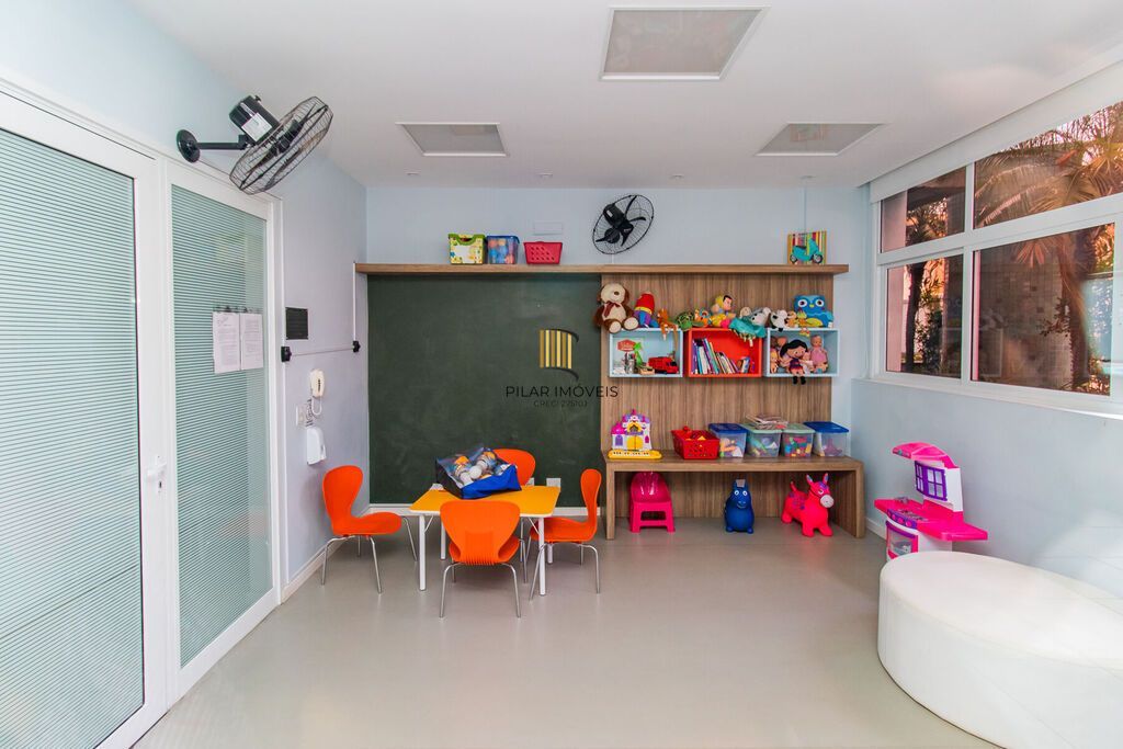 Apartamento 2 dormitórios no bairro Azenha