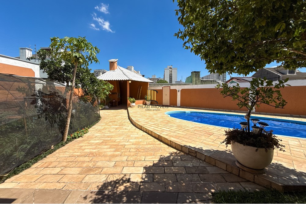 Casa 6 dormitórios no bairro Marechal Rondon