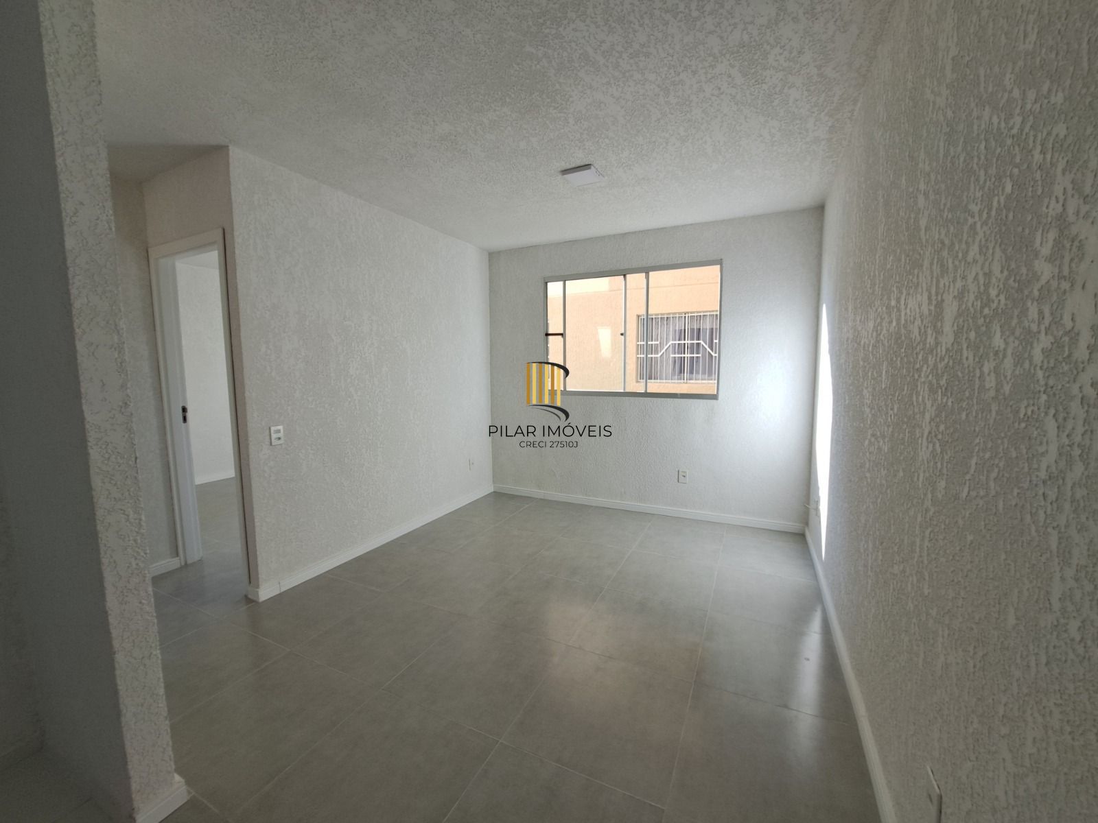 Apto 1 Dormitórios, Térreo, Sala, Cozinha, Banheiro, reformado e 01 vaga garagem