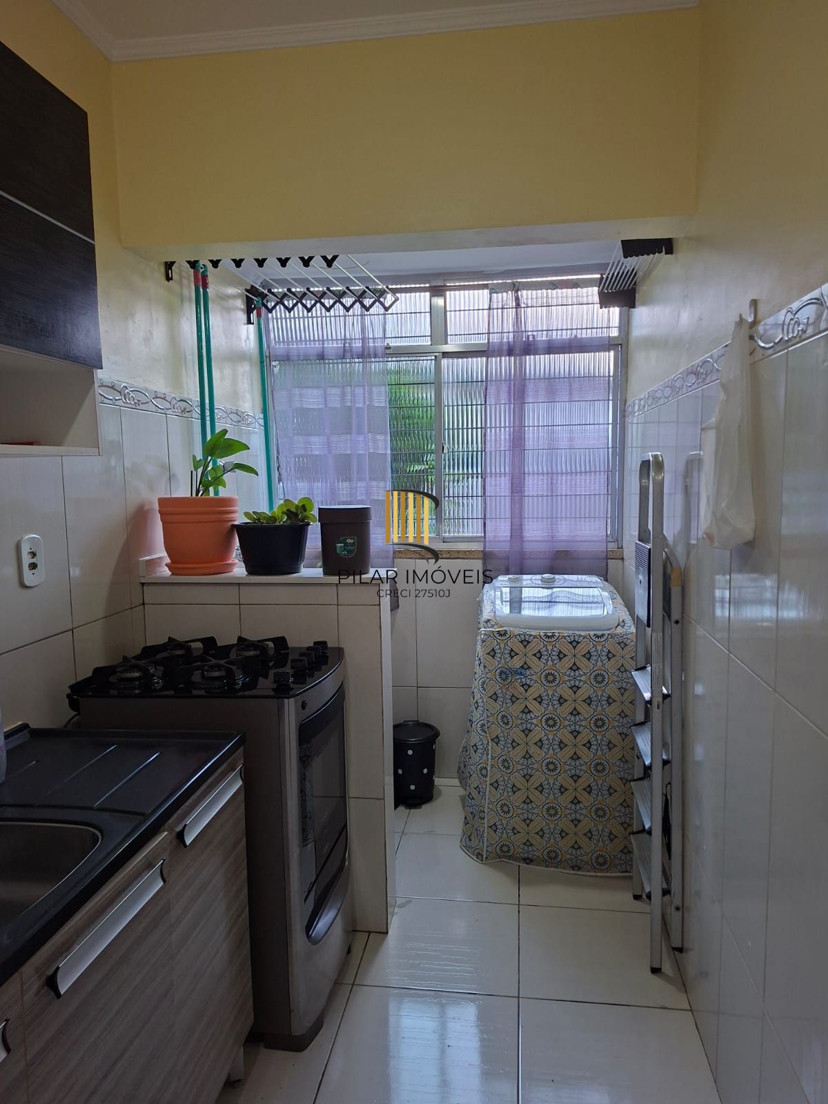 Apto térreo, 01 dormitório, reformado, boa posição solar, frente, Morro Santana