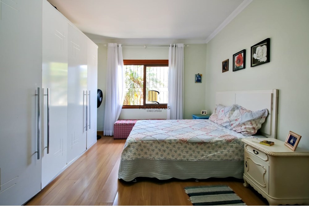 Casa 3 dormitórios no bairro Guarujá