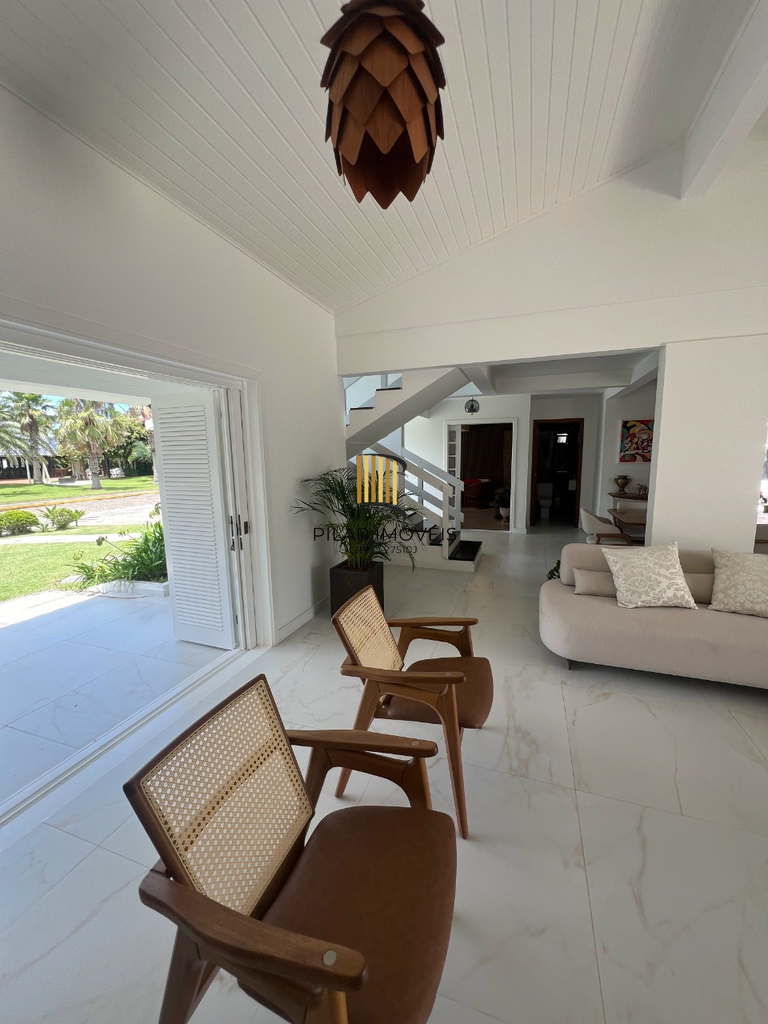 Casa 5 dormitórios no bairro Praia de Atlântida