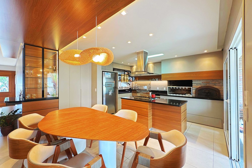 Casa 3 dormitórios no bairro Hípica