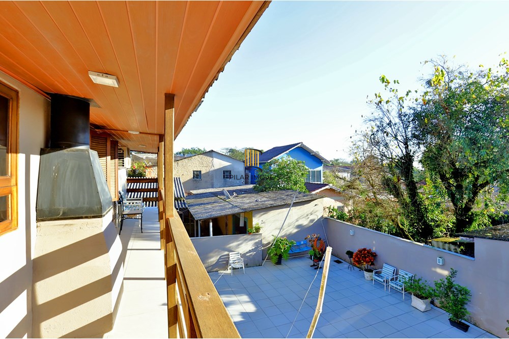 Casa 3 dormitórios no bairro Viamópolis