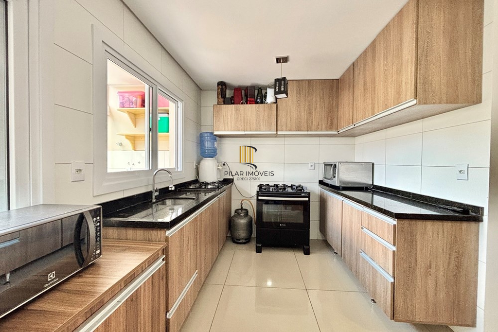 Casa 3 dormitórios no bairro Igara