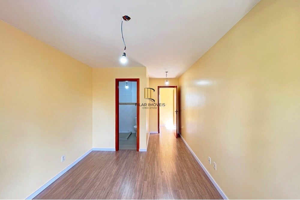 Casa 3 dormitórios no bairro Hípica