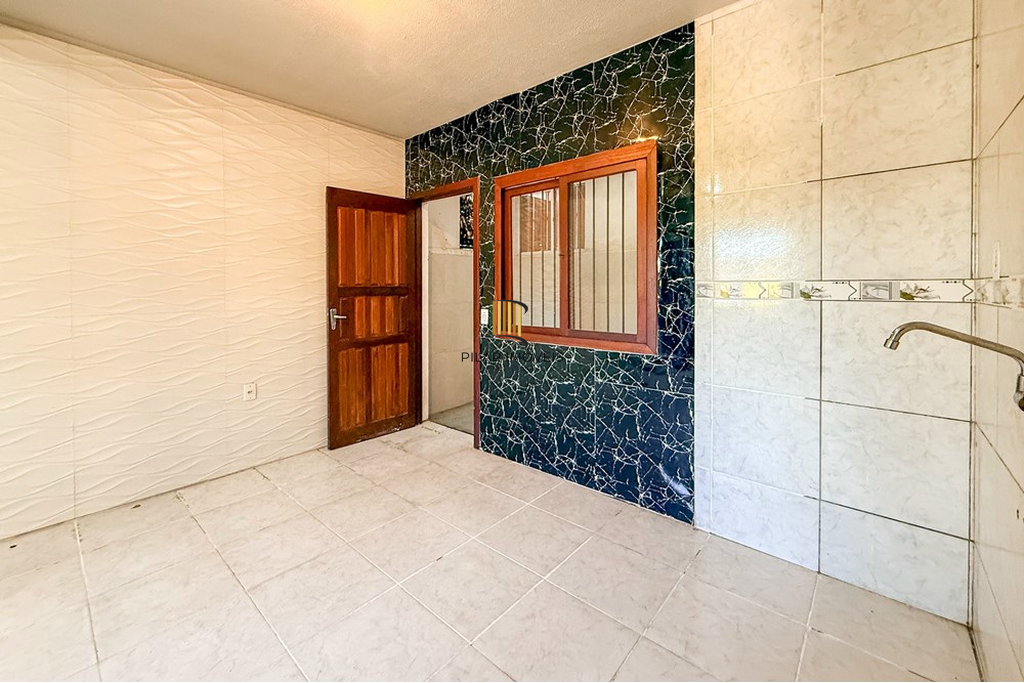 Casa 2 dormitórios no bairro Olaria