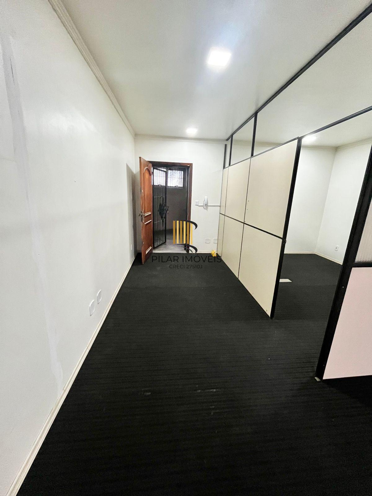 Kitnet amplo, com 47 m2, prédio com elevador, próximo do Zequinha