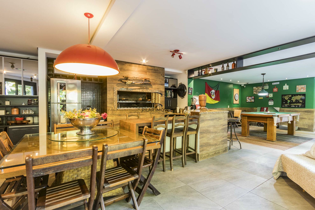 Casa 5 dormitórios no bairro Chácara das Pedras