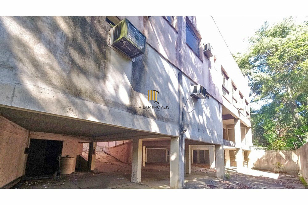 Casa 8 dormitórios no bairro Glória