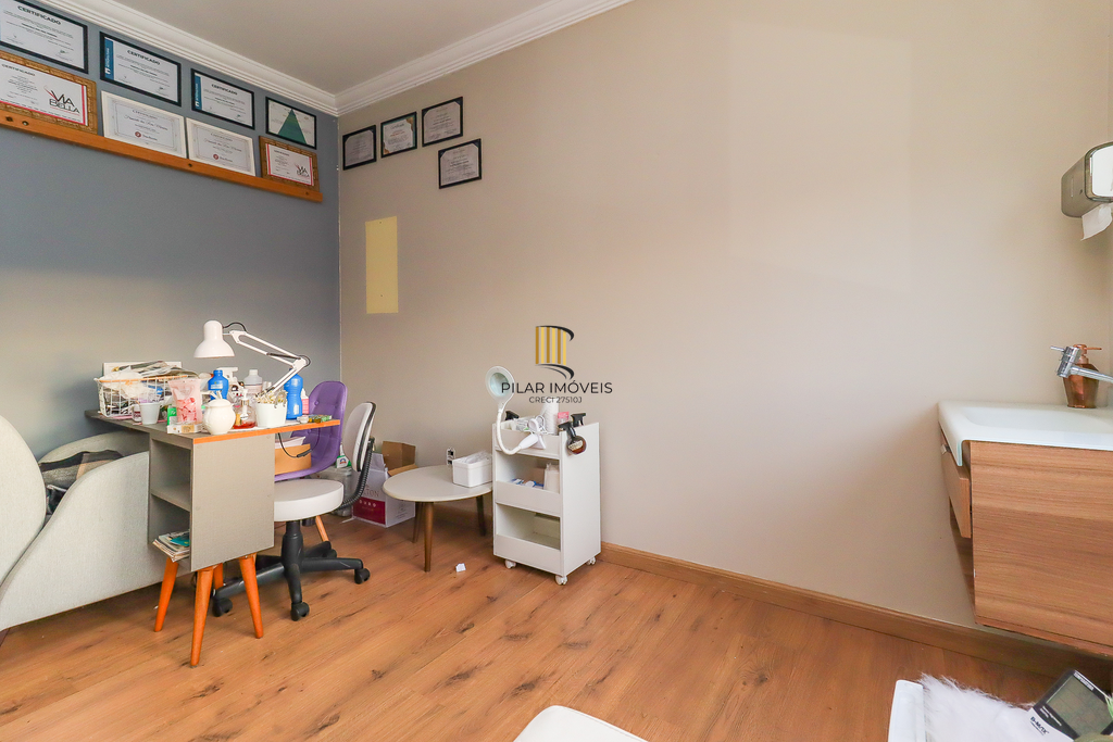 Casa 3 dormitórios no bairro Hípica