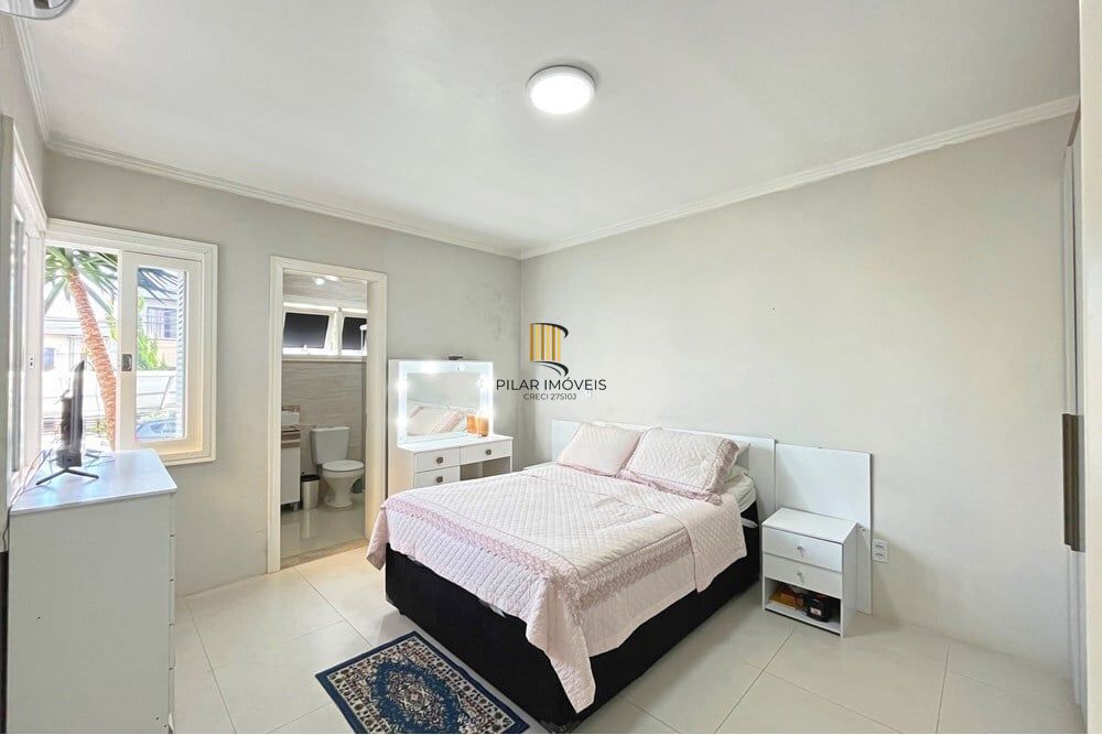 Casa 3 dormitórios no bairro Hípica