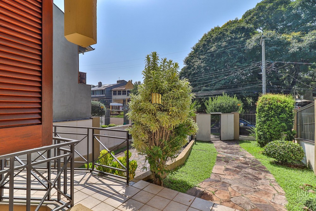 Casa 4 dormitórios no bairro Ipanema