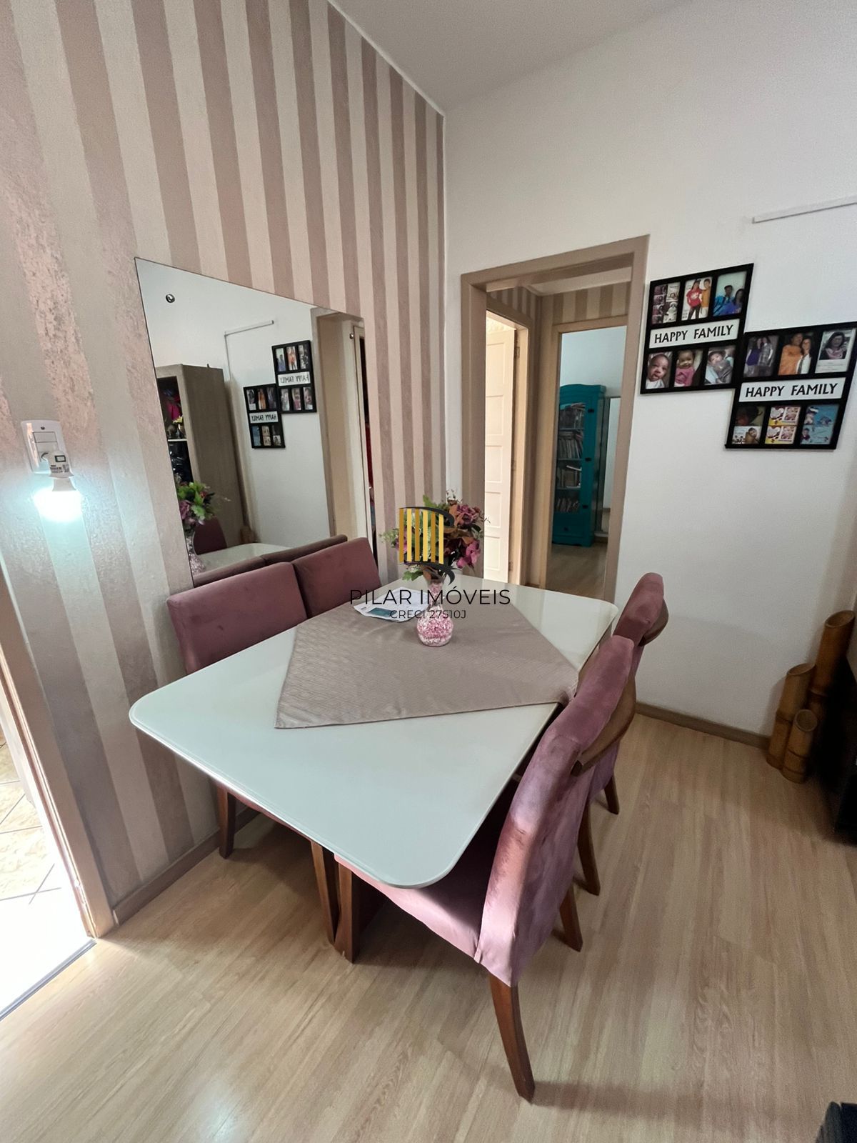 Apto de 02 dorm, sala, banho, cozinha, reformado, 01 lance de escada