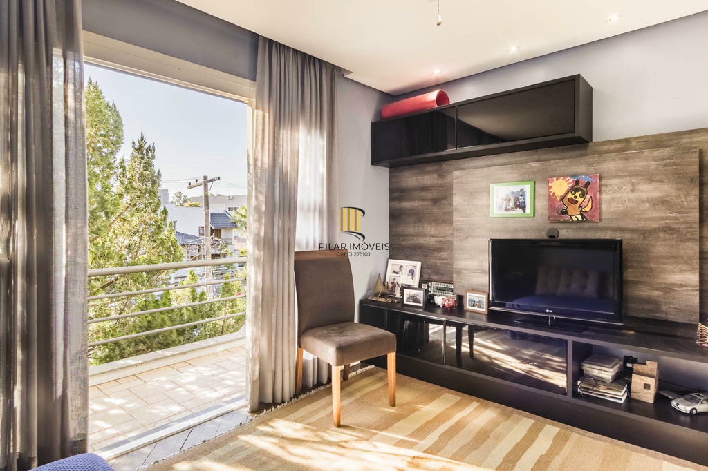 Casa 5 dormitórios no bairro Chácara das Pedras