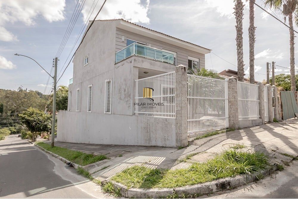 Casa 4 dormitórios no bairro Lomba do Pinheiro