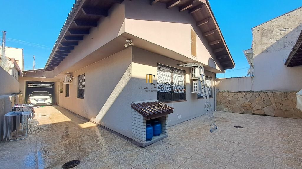 Casa 3 dormitórios no bairro Nonoai