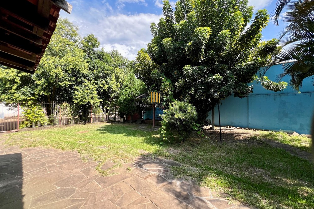 Casa 4 dormitórios no bairro Igara