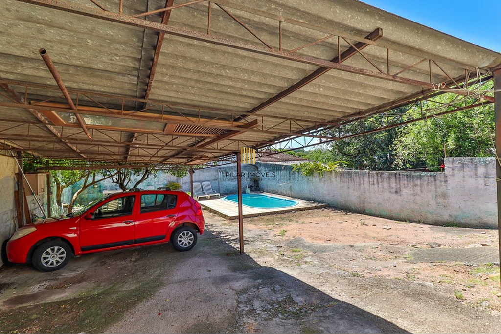 Casa 6 dormitórios no bairro Teresópolis