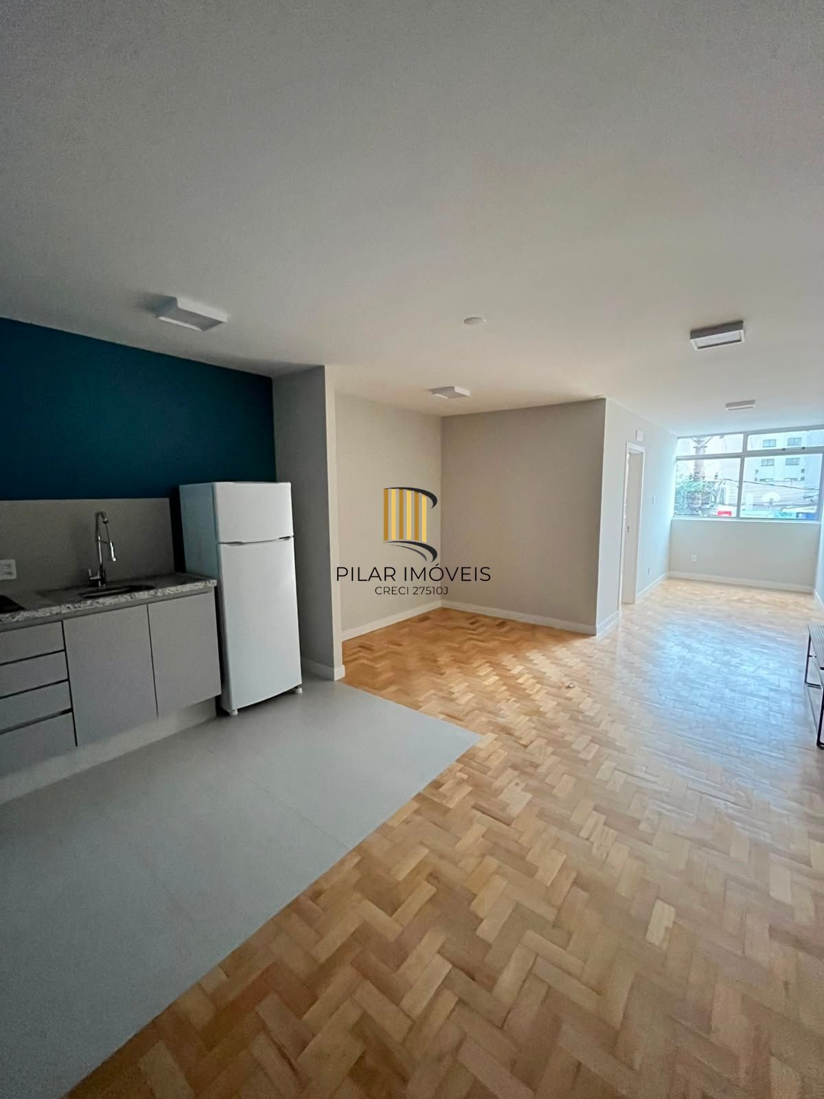 Lindo apto de 01 dorm, com 50 m2, no Passo da Areia, próximo ao Shopping Wallig