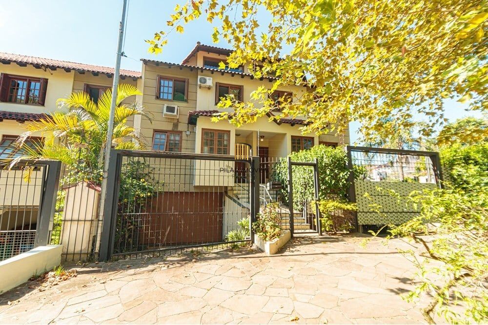 Casa 3 dormitórios no bairro Chácara das Pedras