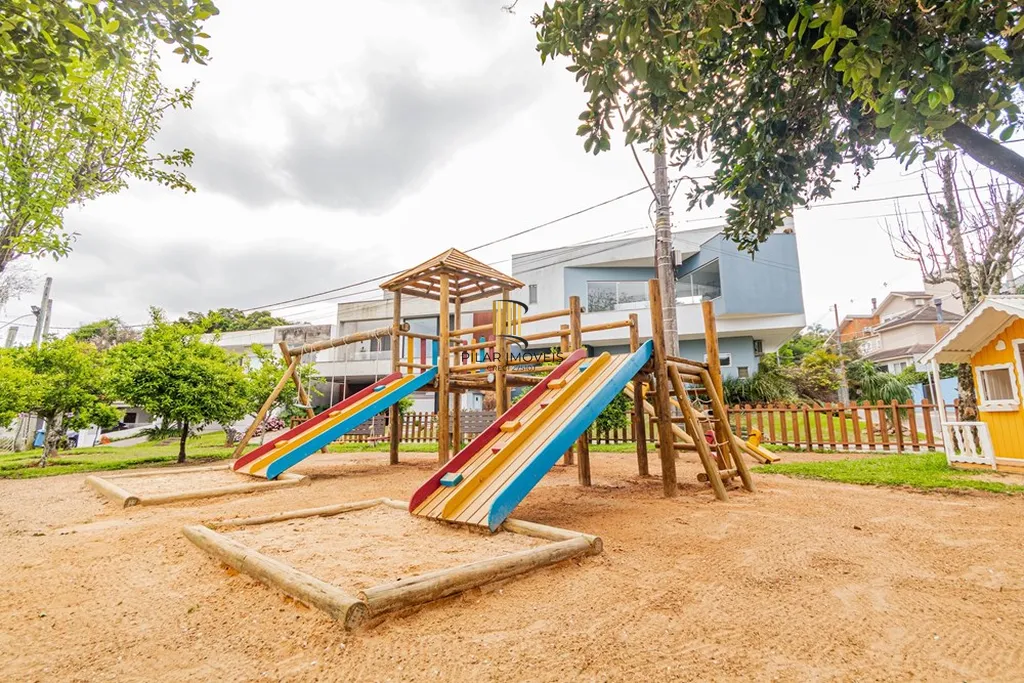 Casa 3 dormitórios no bairro Hípica