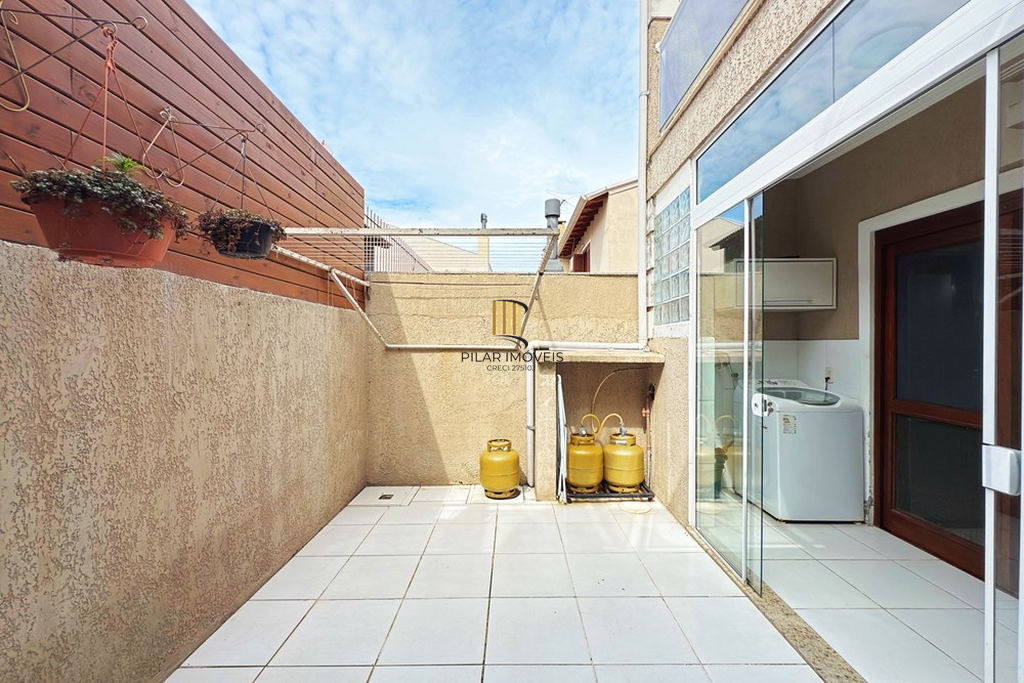 Casa de Condomínio 3 dormitórios no bairro Hípica