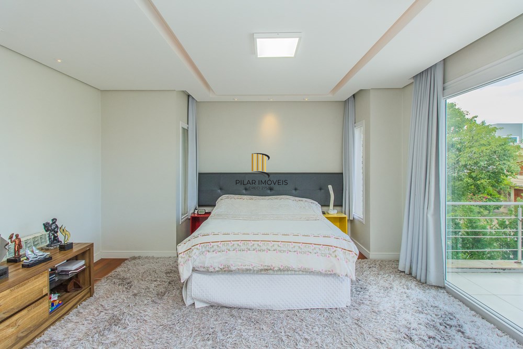 Casa 4 dormitórios no bairro Igara