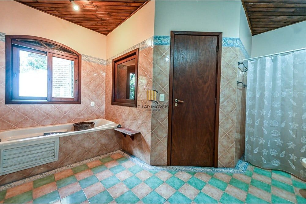 Casa 4 dormitórios no bairro Ipanema