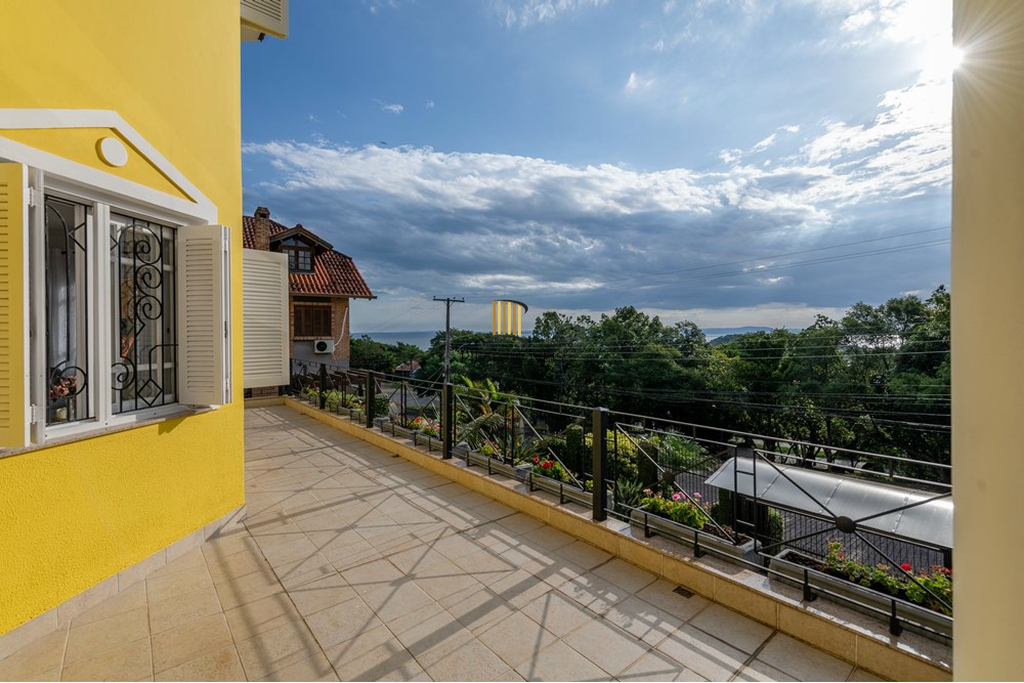Casa 4 dormitórios no bairro Ipanema