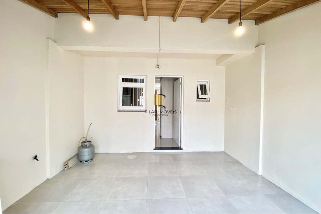 Casa 2 dormitórios no bairro Olaria