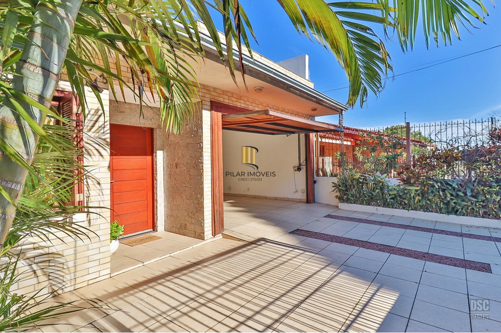 Casa 5 dormitórios no bairro Ipanema