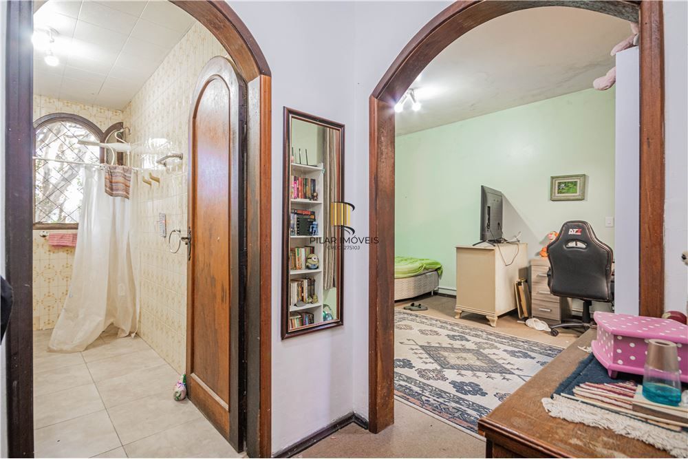 Casa 5 dormitórios no bairro Petrópolis