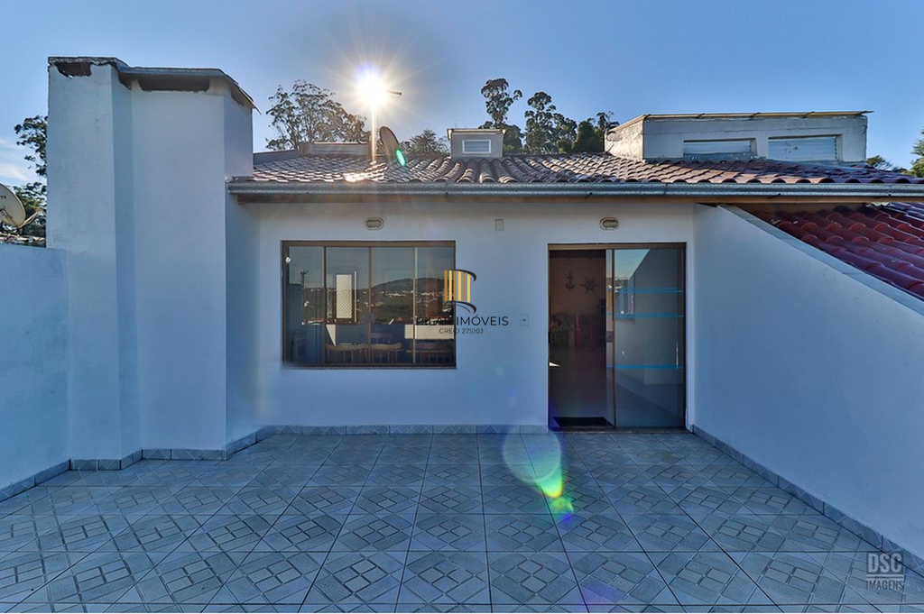 Casa 5 dormitórios no bairro Ipanema