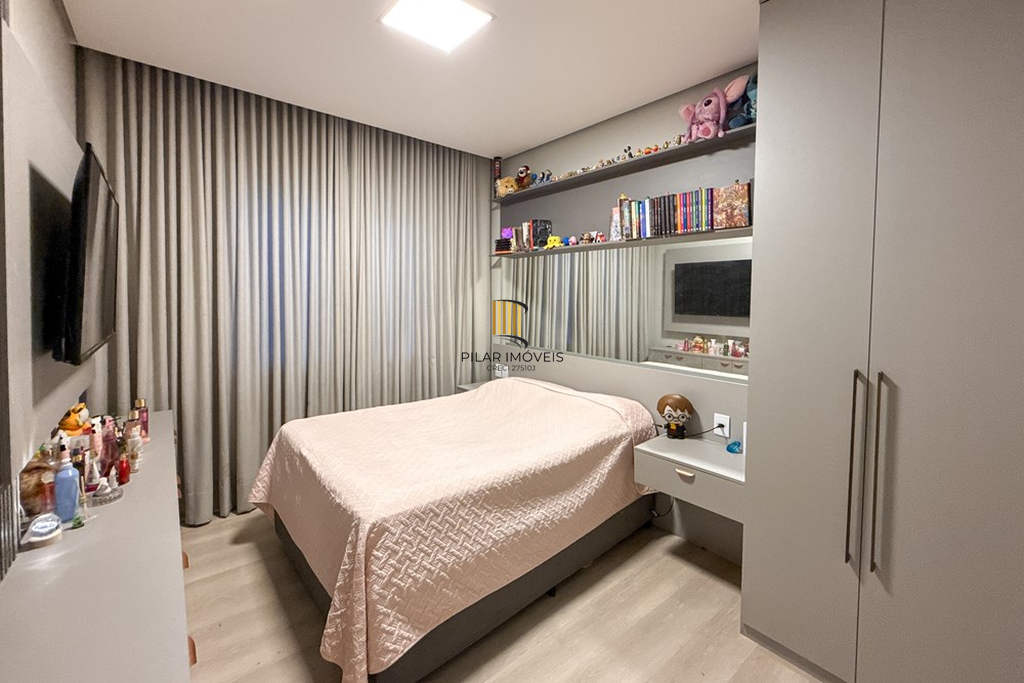 Casa 3 dormitórios no bairro Igara